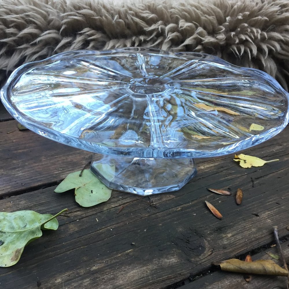 Vintage glass pedestal cake stand - 9.25"